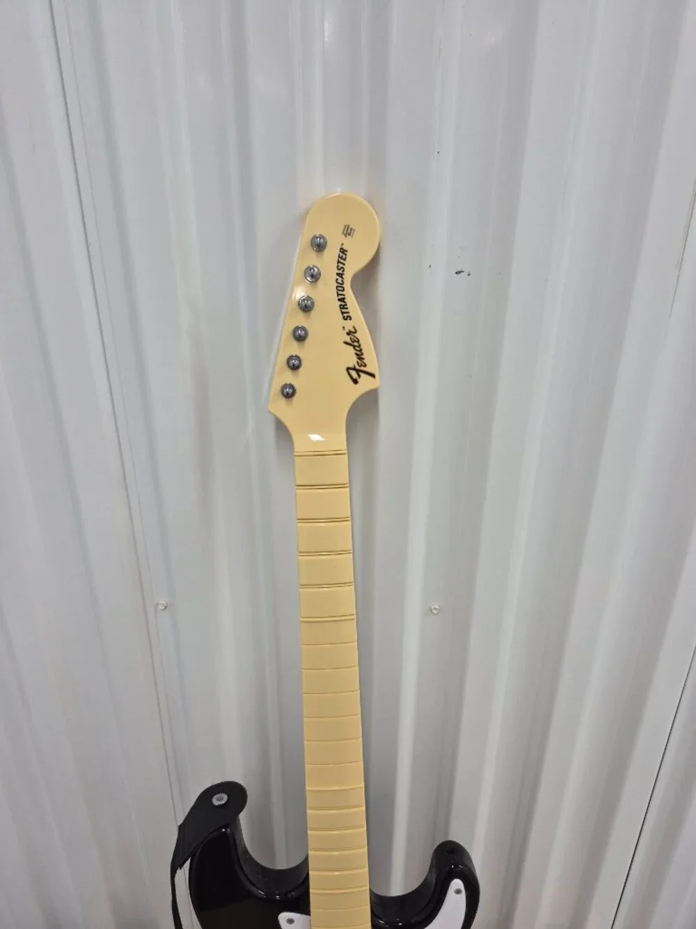 RockBand Harmonix Guitar Hero Fender Stratocaster #19091 Wii W/Strap No Dongle